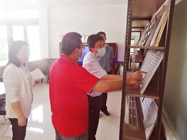 青島高新區(qū)管委領(lǐng)導(dǎo)蒞臨公司參觀考察 青島高新區(qū)管委領(lǐng)導(dǎo)蒞臨公司參觀考察