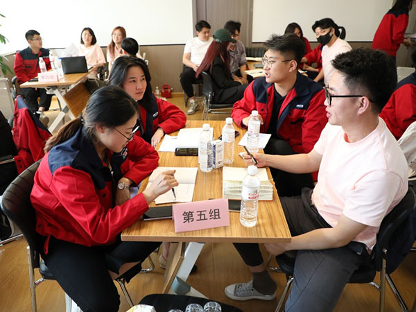 公司銷售業(yè)務(wù)團(tuán)隊(duì)開展專題培訓(xùn) 公司銷售業(yè)務(wù)團(tuán)隊(duì)開展專題培訓(xùn)